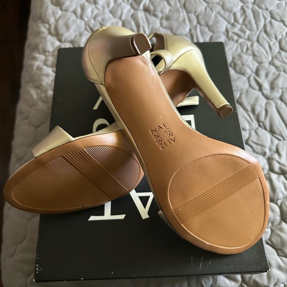 Naturalizer NWT IN BOX Elegant Champagne-Gold High Heel Sandals - Picture 5 of 6